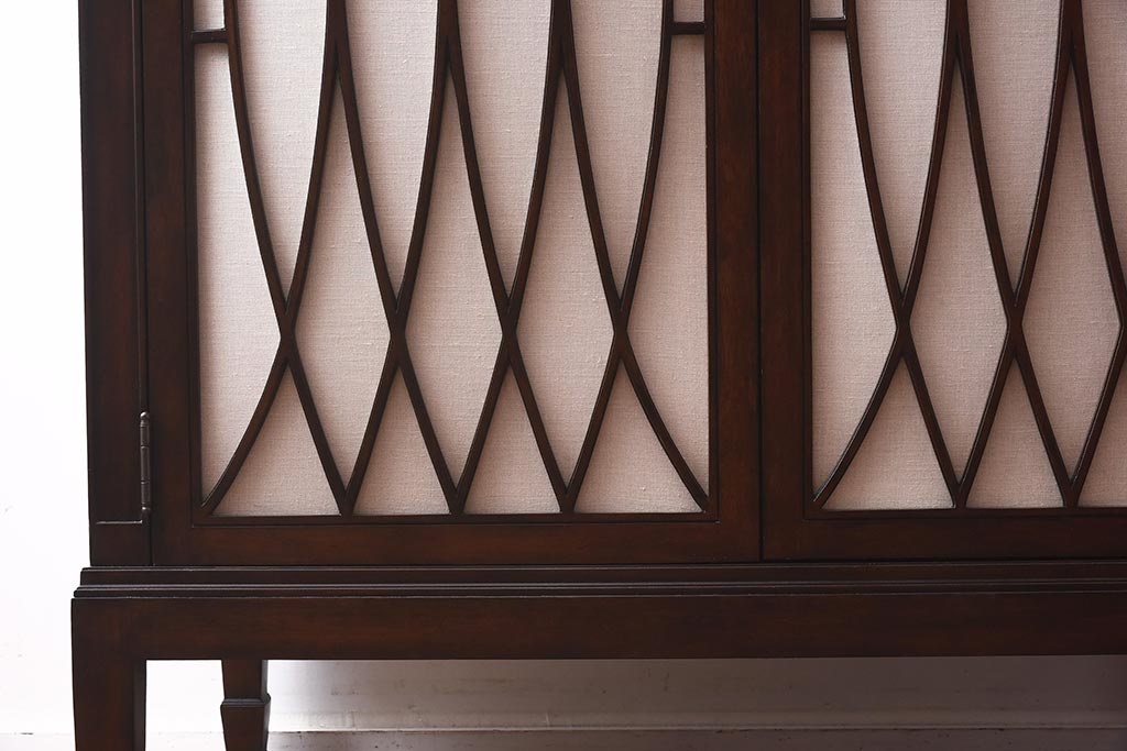 在庫未使用品　IDC大塚家具　ヒッコリーチェア社(HICKORY CHAIR)　トーマス・オブライアン　2890-10　サイドボード(TVキャビネット、収納棚)(定価約73万円)(R-041841)