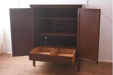 展示品　IDC大塚家具　ヒッコリーチェア社(HICKORY CHAIR)　トーマス・オブライアン　2890-10　サイドボード(TVキャビネット、収納棚)(定価約73万円)(R-041844)