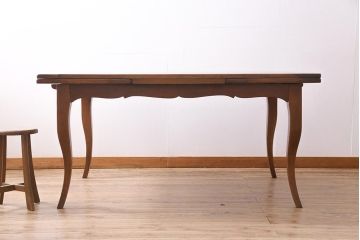 ヴィンテージ家具　海外輸入家具　バーチ材　猫足が優雅な印象を与えるダイニングテーブル(エクステンションテーブル、ビンテージ)(R-041845)