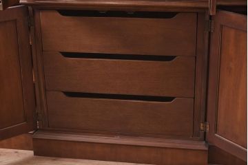 在庫未使用品　IDC大塚家具　ヘンレドン(HENREDON)　6433-26&21　アンティーク調のダイニングボード(キャビネット、飾り棚)(定価約145万円)(R-041846)