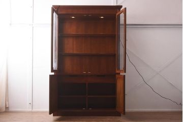 在庫未使用品　IDC大塚家具　Baker(ベーカー社)　3733　チェリー材　ダイニングキャビネット(収納棚、飾り棚)(定価約191万円)(R-041851)