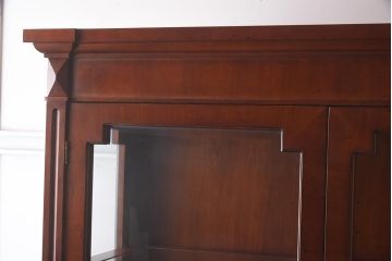 在庫未使用品　IDC大塚家具　Baker(ベーカー社)　3733　チェリー材　ダイニングキャビネット(収納棚、飾り棚)(定価約191万円)(R-041851)