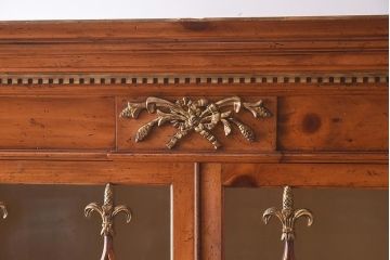 展示品　IDC大塚家具　Baker(ベイカー社)　1967G　クラシカルなブックケース(本箱、収納棚、飾り棚、キャビネット)(定価約167万円)(R-041852)