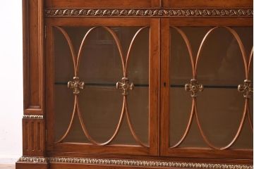 展示品　IDC大塚家具　Baker(ベイカー社)　1967G　クラシカルなブックケース(本箱、収納棚、飾り棚、キャビネット)(定価約167万円)(R-041852)