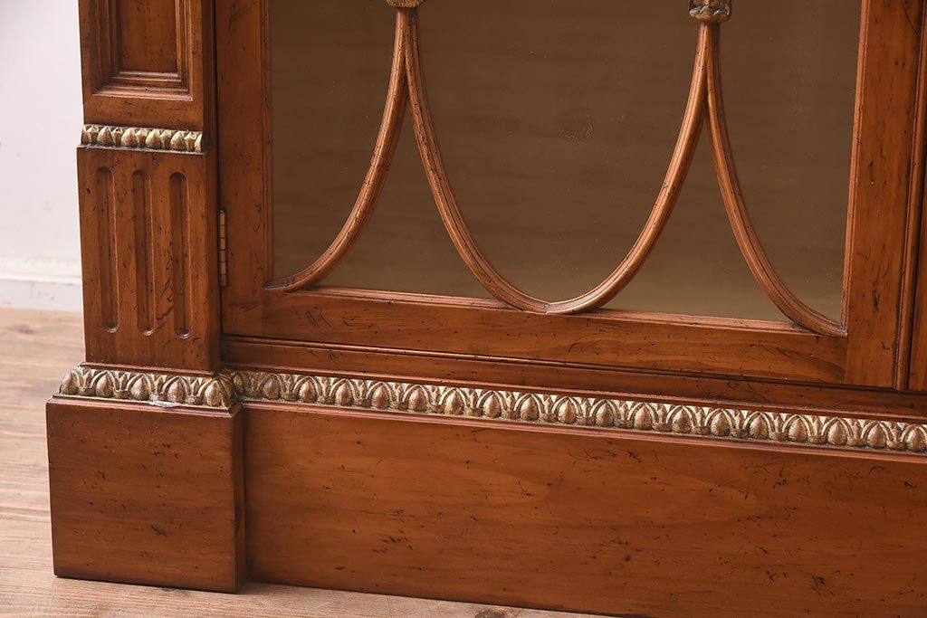 展示品　IDC大塚家具　Baker(ベイカー社)　1967G　クラシカルなブックケース(本箱、収納棚、飾り棚、キャビネット)(定価約167万円)(R-041852)