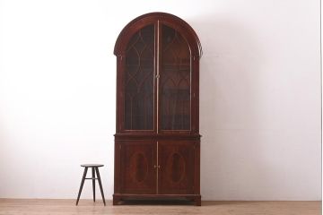 在庫未使用品　IDC大塚家具　Baker(ベーカー社)　2535　クラシカルなチャイナキャビネット(収納棚、飾り棚)(定価約162万円)(R-041853)