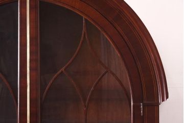 在庫未使用品　IDC大塚家具　Baker(ベーカー社)　2535　クラシカルなチャイナキャビネット(収納棚、飾り棚)(定価約162万円)(R-041853)