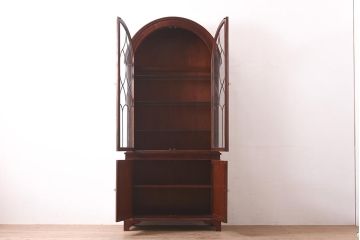在庫未使用品　IDC大塚家具　Baker(ベーカー社)　2535　クラシカルなチャイナキャビネット(収納棚、飾り棚)(定価約162万円)(R-041853)