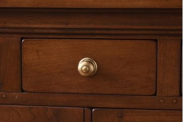 在庫未使用品　IDC大塚家具　ヘンレドン(HENREDON)　2000-22　アンティーク調　ダウンライト付き　ゆらゆらガラス入りのキャビネット(食器棚、飾り棚)(定価約85万円)(R-041854)