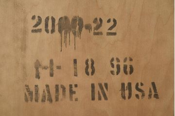 在庫未使用品　IDC大塚家具　ヘンレドン(HENREDON)　2000-22　アンティーク調　ダウンライト付き　ゆらゆらガラス入りのキャビネット(食器棚、飾り棚)(定価約85万円)(R-041854)