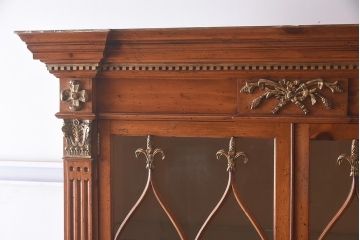 展示品　IDC大塚家具　Baker(ベーカー社)　1967G　クラシカルなブックケース(本箱、収納棚、飾り棚、キャビネット)(定価約167万円)(R-041855)