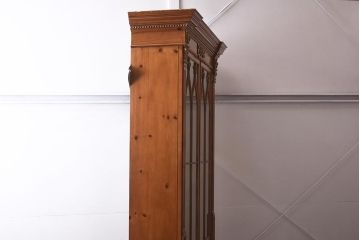 展示品　IDC大塚家具　Baker(ベーカー社)　1967G　クラシカルなブックケース(本箱、収納棚、飾り棚、キャビネット)(定価約167万円)(R-041855)