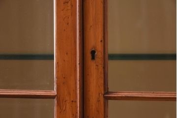 展示品　IDC大塚家具　Baker(ベーカー社)　1967G　クラシカルなブックケース(本箱、収納棚、飾り棚、キャビネット)(定価約167万円)(R-041855)