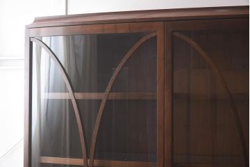 在庫未使用品　IDC大塚家具　ヘンレドン(HENREDON)　B8000-22-122　ガラス扉のキャビネット(飾り棚、陳列棚)(定価約215万円)(R-041856)