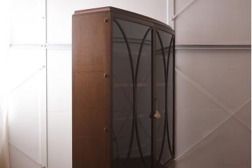 在庫未使用品　IDC大塚家具　ヘンレドン(HENREDON)　B8000-22-122　ガラス扉のキャビネット(飾り棚、陳列棚)(定価約215万円)(R-041856)