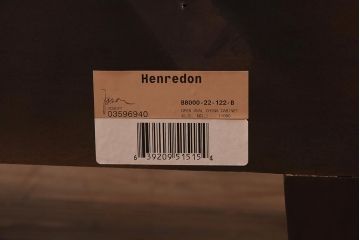 在庫未使用品　IDC大塚家具　ヘンレドン(HENREDON)　B8000-22-122　ガラス扉のキャビネット(飾り棚、陳列棚)(定価約215万円)(R-041856)