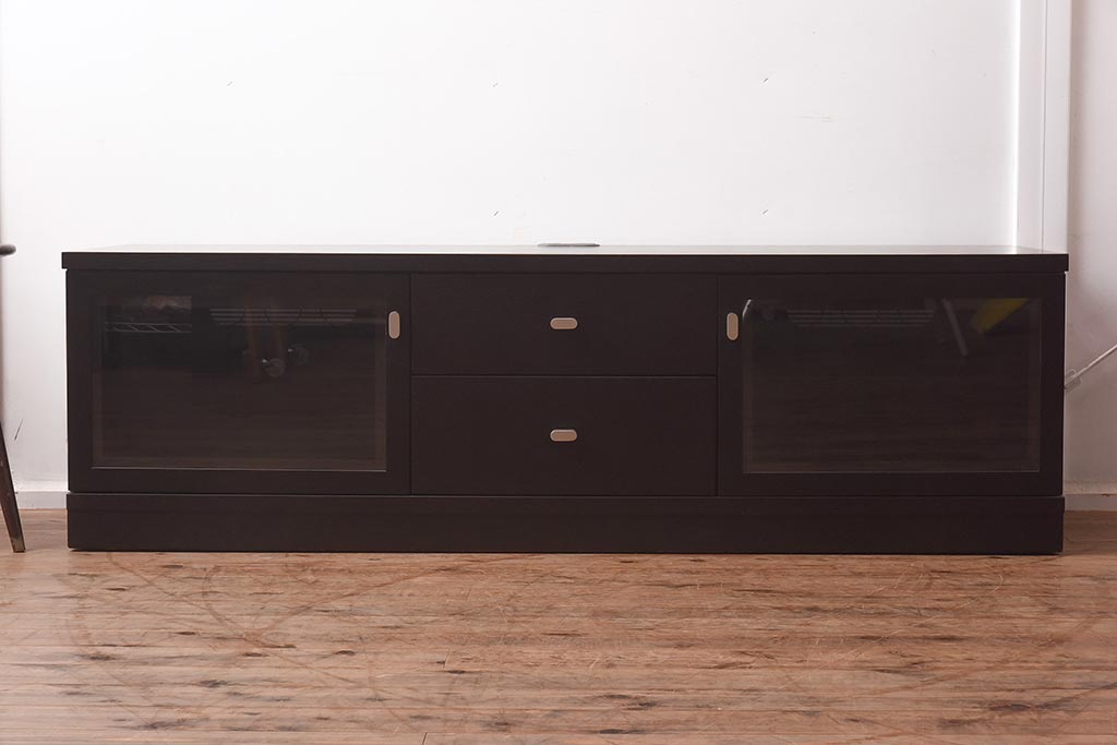 在庫未使用品　IDC大塚家具　アーリー・タイムスアルファ　エレール150F　金属取っ手のテレビ台(TVボード、ローボード)(定価約22万円)(R-041858)