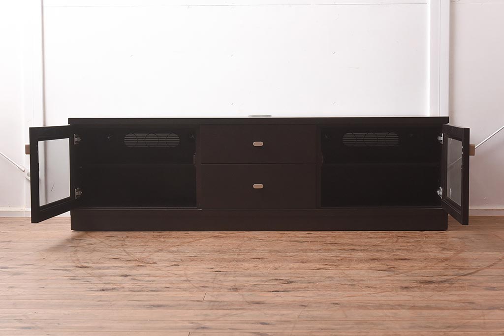 在庫未使用品　IDC大塚家具　アーリー・タイムスアルファ　エレール150F　金属取っ手のテレビ台(TVボード、ローボード)(定価約22万円)(R-041858)