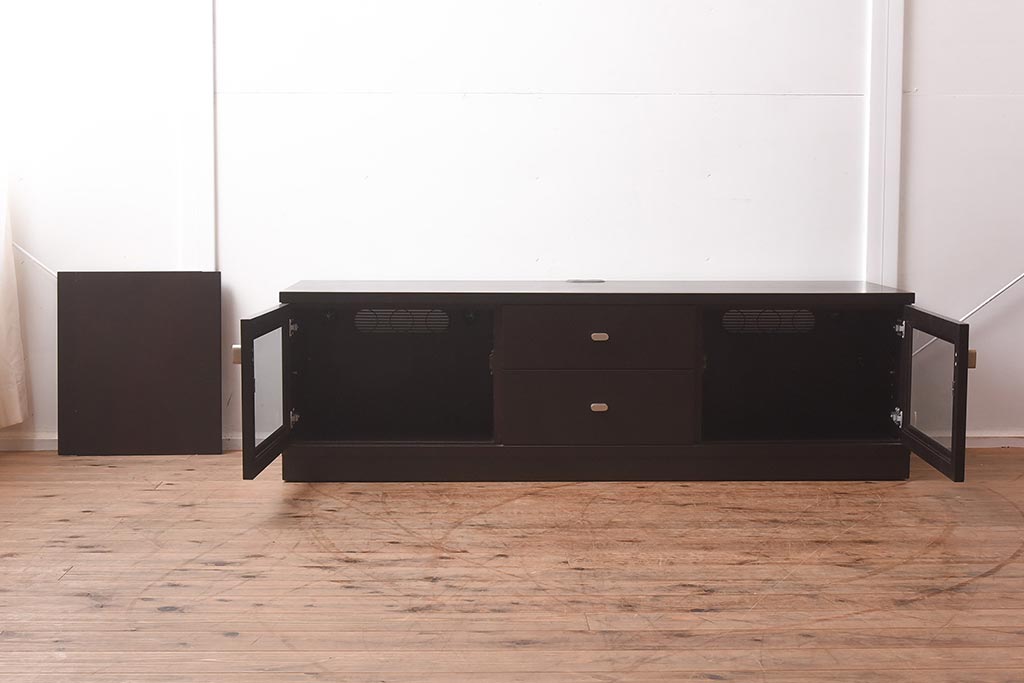 在庫未使用品　IDC大塚家具　アーリー・タイムスアルファ　エレール150F　金属取っ手のテレビ台(TVボード、ローボード)(定価約22万円)(R-041858)