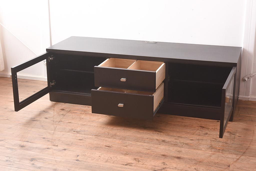 在庫未使用品　IDC大塚家具　アーリー・タイムスアルファ　エレール150F　金属取っ手のテレビ台(TVボード、ローボード)(定価約22万円)(R-041858)