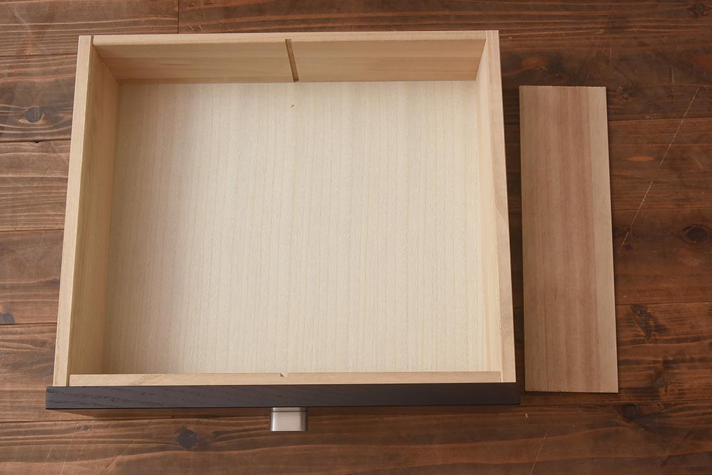 在庫未使用品　IDC大塚家具　アーリー・タイムスアルファ　エレール150F　金属取っ手のテレビ台(TVボード、ローボード)(定価約22万円)(R-041858)