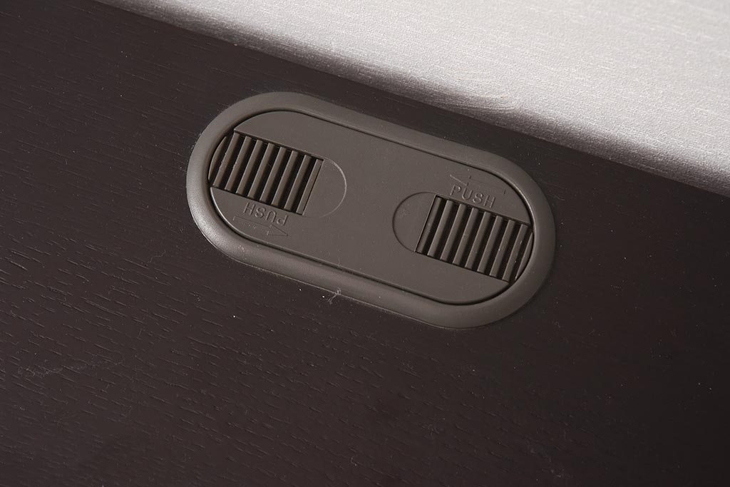 在庫未使用品　IDC大塚家具　アーリー・タイムスアルファ　エレール150F　金属取っ手のテレビ台(TVボード、ローボード)(定価約22万円)(R-041858)