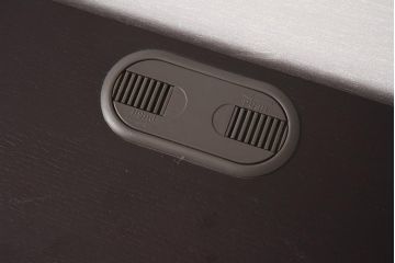 在庫未使用品　IDC大塚家具　アーリー・タイムスアルファ　エレール150F　金属取っ手のテレビ台(TVボード、ローボード)(定価約22万円)(R-041858)