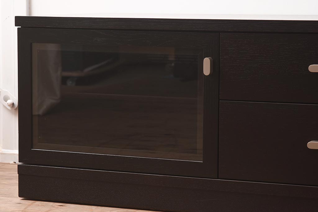 在庫未使用品　IDC大塚家具　アーリー・タイムスアルファ　エレール150F　金属取っ手のテレビ台(TVボード、ローボード)(定価約22万円)(R-041858)