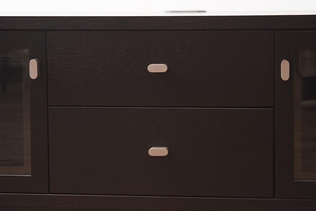 在庫未使用品　IDC大塚家具　アーリー・タイムスアルファ　エレール150F　金属取っ手のテレビ台(TVボード、ローボード)(定価約22万円)(R-041858)