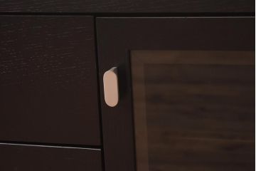 在庫未使用品　IDC大塚家具　アーリー・タイムスアルファ　エレール150F　金属取っ手のテレビ台(TVボード、ローボード)(定価約22万円)(R-041858)