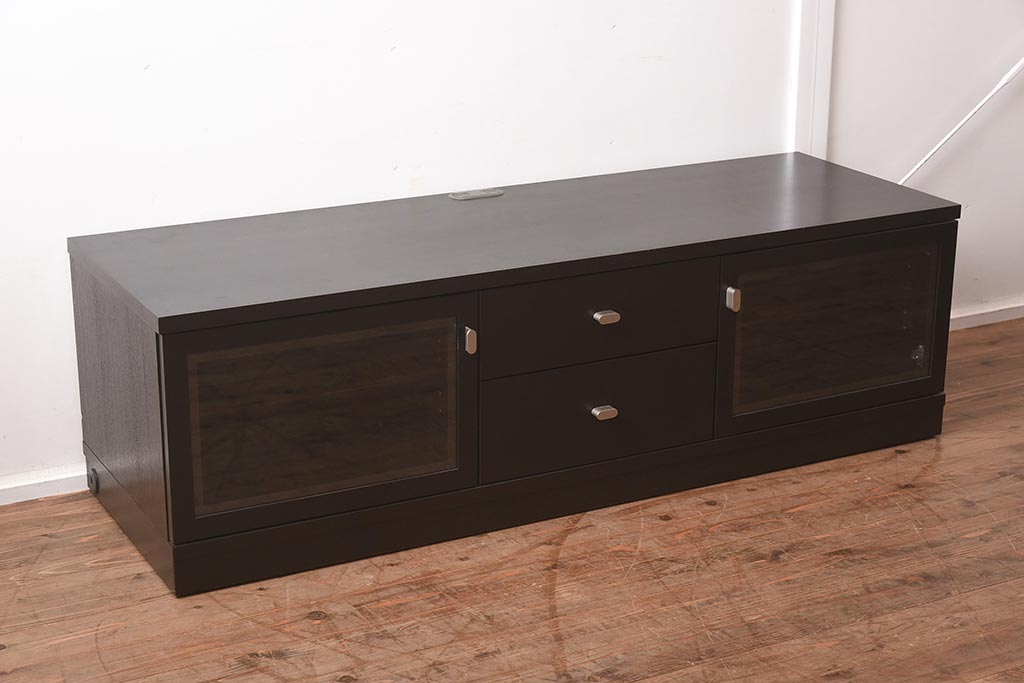 在庫未使用品　IDC大塚家具　アーリー・タイムスアルファ　エレール150F　金属取っ手のテレビ台(TVボード、ローボード)(定価約22万円)(R-041858)