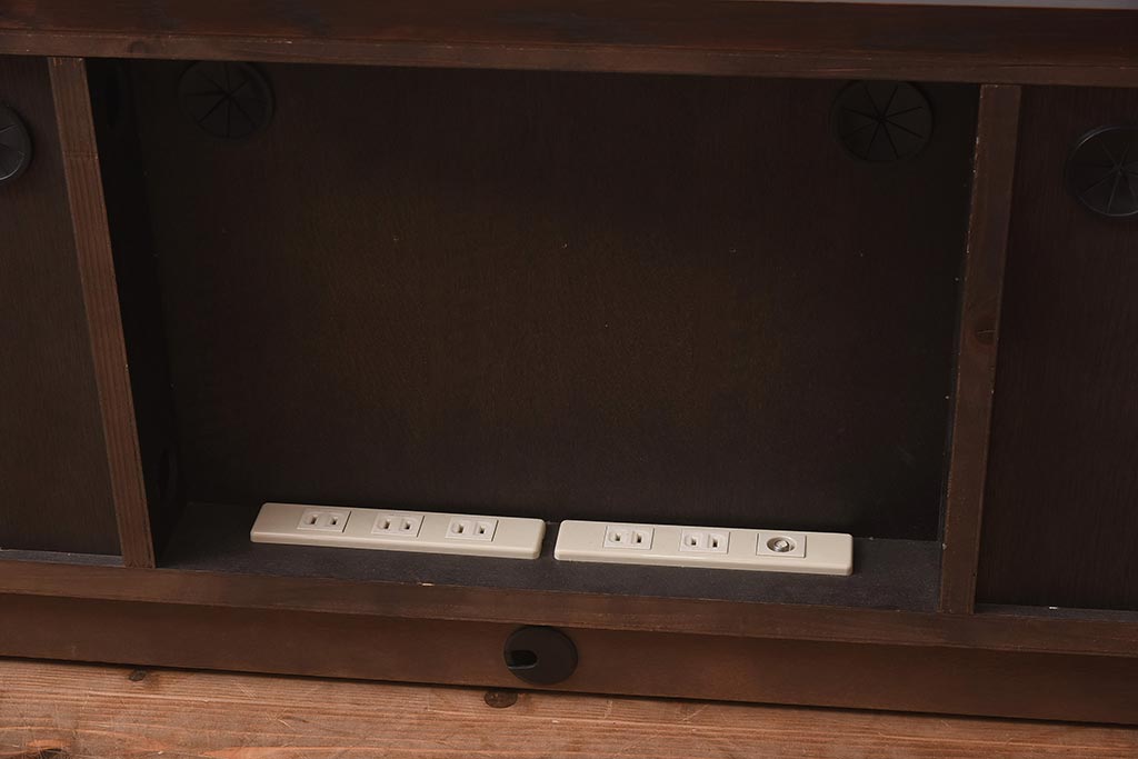 在庫未使用品　IDC大塚家具　アーリー・タイムスアルファ　エレール150F　金属取っ手のテレビ台(TVボード、ローボード)(定価約22万円)(R-041858)