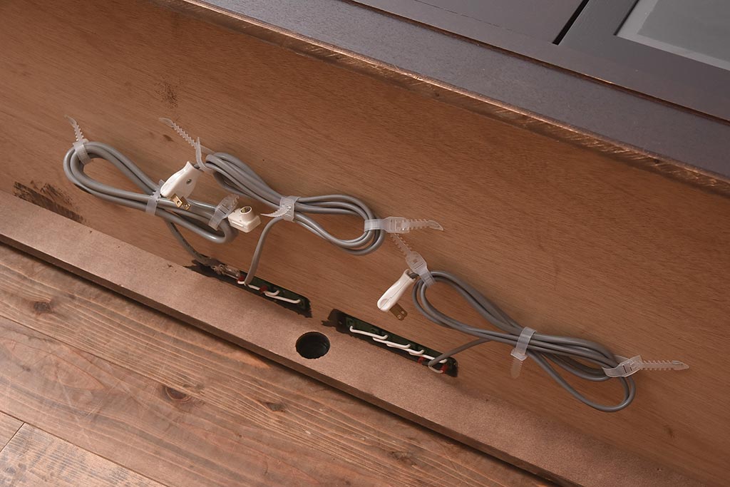 在庫未使用品　IDC大塚家具　アーリー・タイムスアルファ　エレール150F　金属取っ手のテレビ台(TVボード、ローボード)(定価約22万円)(R-041858)