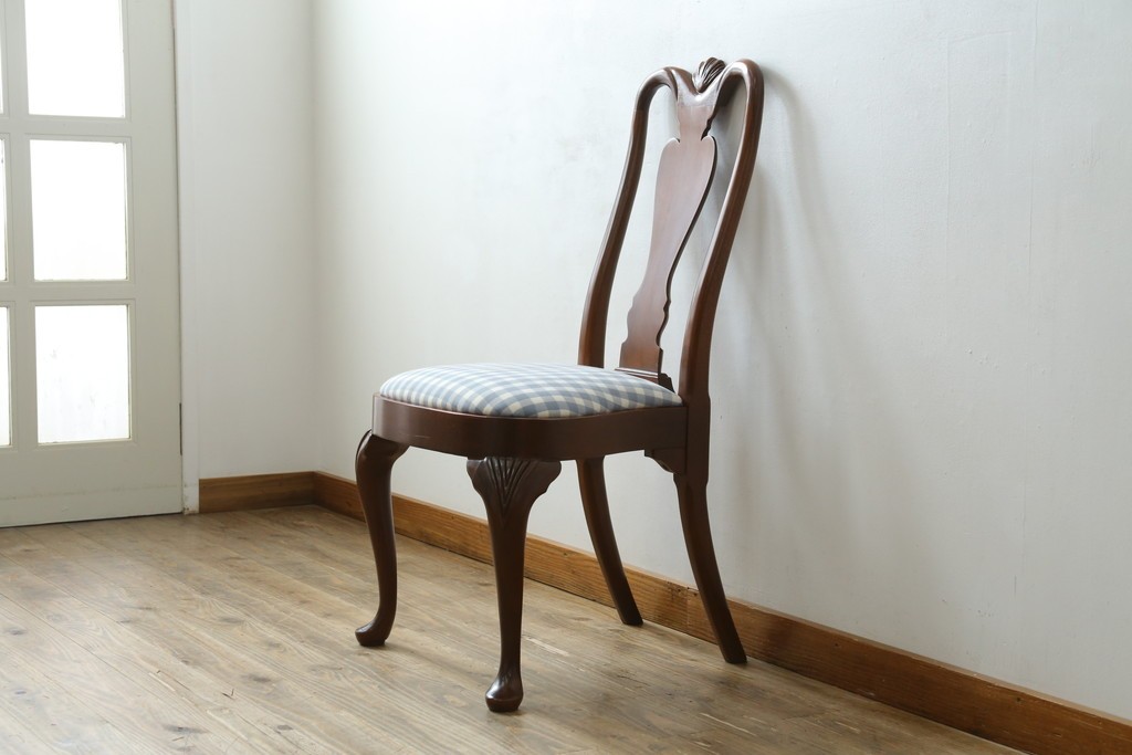 中古　IDC大塚家具　ヒッコリーチェア社(HICKORY CHAIR)　マホガニー材　805-02　ブルーのギンガムチェックが愛らしいチェア　定価約10万円　(R-041865)