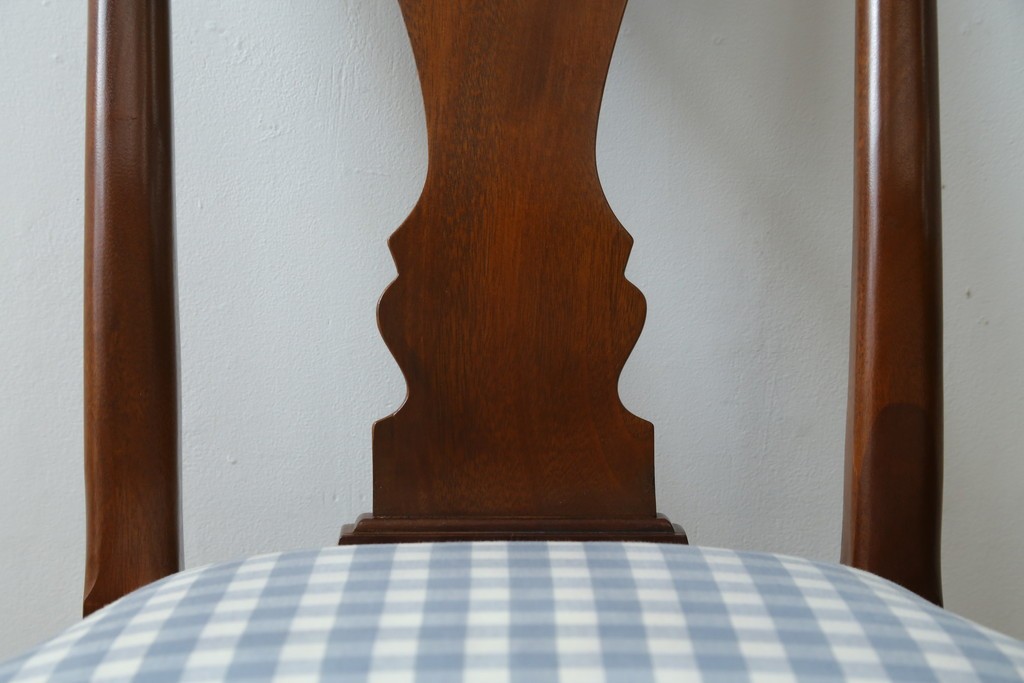 中古　IDC大塚家具　ヒッコリーチェア社(HICKORY CHAIR)　マホガニー材　805-02　ブルーのギンガムチェックが愛らしいチェア　定価約10万円　(R-041865)