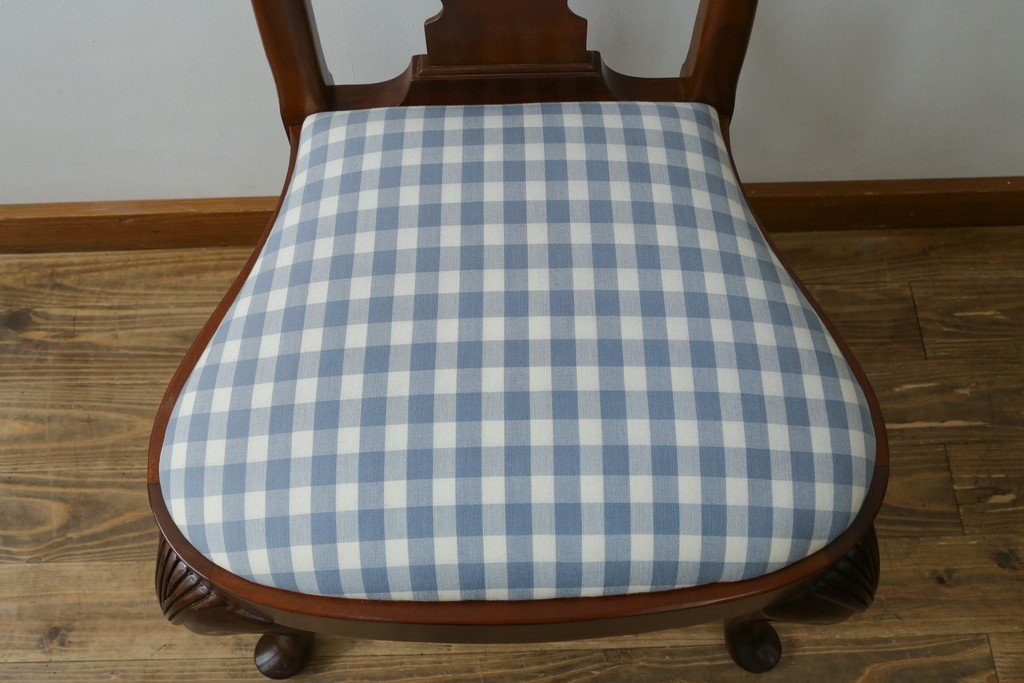 中古　IDC大塚家具　ヒッコリーチェア社(HICKORY CHAIR)　マホガニー材　805-02　ブルーのギンガムチェックが愛らしいチェア　定価約10万円　(R-041865)