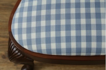 中古　IDC大塚家具　ヒッコリーチェア社(HICKORY CHAIR)　マホガニー材　805-02　ブルーのギンガムチェックが愛らしいチェア　定価約10万円　(R-041865)