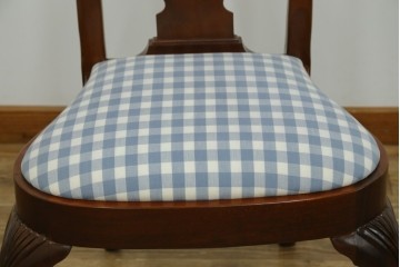 中古　IDC大塚家具　ヒッコリーチェア社(HICKORY CHAIR)　マホガニー材　805-02　ブルーのギンガムチェックが愛らしいチェア　定価約10万円　(R-041865)