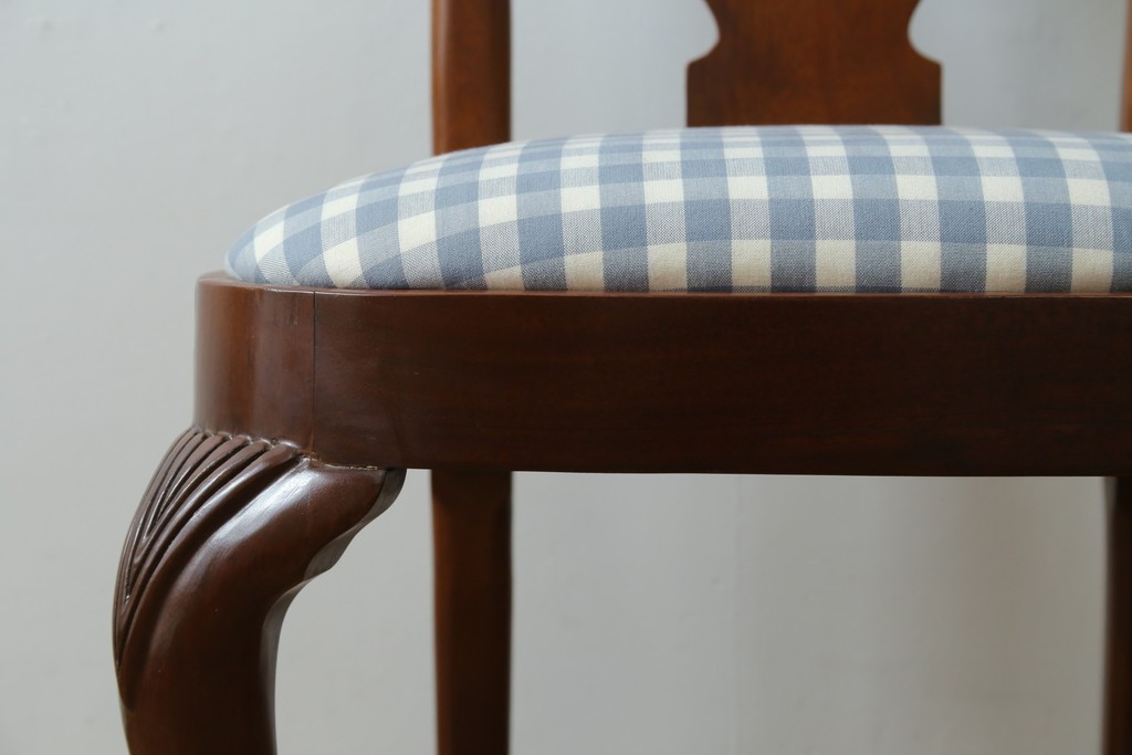 中古　IDC大塚家具　ヒッコリーチェア社(HICKORY CHAIR)　マホガニー材　805-02　ブルーのギンガムチェックが愛らしいチェア　定価約10万円　(R-041865)