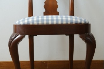 中古　IDC大塚家具　ヒッコリーチェア社(HICKORY CHAIR)　マホガニー材　805-02　ブルーのギンガムチェックが愛らしいチェア　定価約10万円　(R-041865)