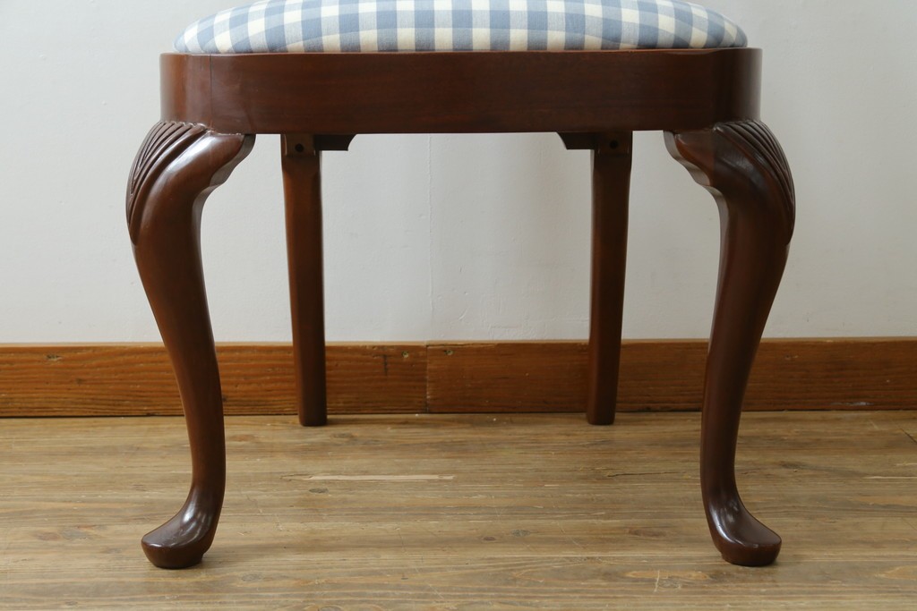 中古　IDC大塚家具　ヒッコリーチェア社(HICKORY CHAIR)　マホガニー材　805-02　ブルーのギンガムチェックが愛らしいチェア　定価約10万円　(R-041865)