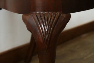 中古　IDC大塚家具　ヒッコリーチェア社(HICKORY CHAIR)　マホガニー材　805-02　ブルーのギンガムチェックが愛らしいチェア　定価約10万円　(R-041865)