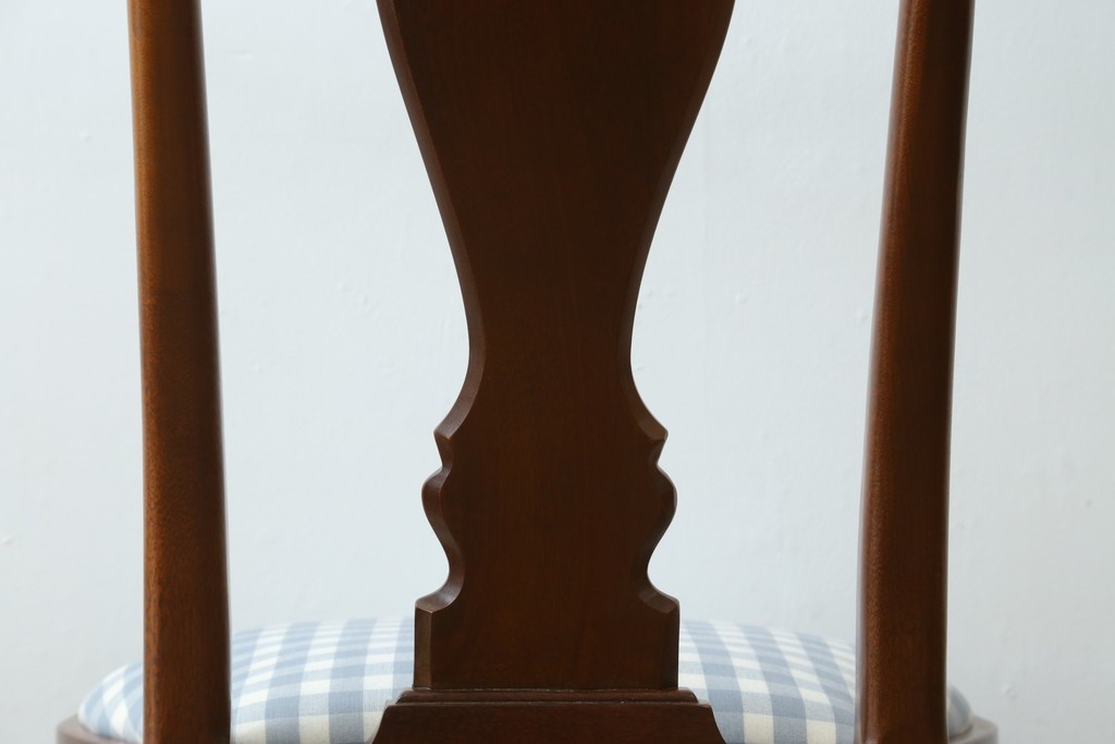 中古　IDC大塚家具　ヒッコリーチェア社(HICKORY CHAIR)　マホガニー材　805-02　ブルーのギンガムチェックが愛らしいチェア　定価約10万円　(R-041865)