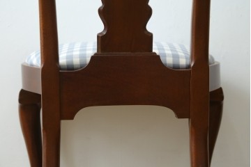 中古　IDC大塚家具　ヒッコリーチェア社(HICKORY CHAIR)　マホガニー材　805-02　ブルーのギンガムチェックが愛らしいチェア　定価約10万円　(R-041865)