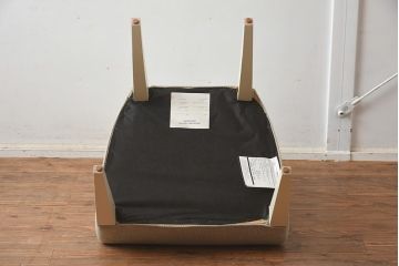 在庫未使用品　IDC大塚家具　ヘンレドン(HENREDON)　B8002-28-124IV　イス(ダイニングチェア、椅子)(定価約25万円)(R-041866)