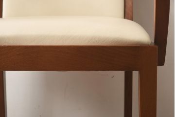 在庫未使用品　IDC大塚家具　バロッサバレンティ(VARO,S.A. VALENTI)　2594/00　革アイボリー　アームチェア(椅子、ダイニングチェア)(定価約25万円)(R-041874)