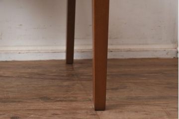在庫未使用品　IDC大塚家具　バロッサバレンティ(VARO,S.A. VALENTI)　2594/00　革アイボリー　アームチェア(椅子、ダイニングチェア)(定価約25万円)(R-041874)