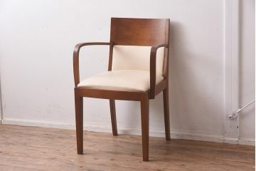 在庫未使用品　IDC大塚家具　バロッサバレンティ(VARO,S.A. VALENTI)　2594/00　革アイボリー　アームチェア(椅子、ダイニングチェア)(定価約25万円)(R-041875)