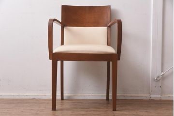 在庫未使用品　IDC大塚家具　バロッサバレンティ(VARO,S.A. VALENTI)　2594/00　革アイボリー　アームチェア(椅子、ダイニングチェア)(定価約25万円)(R-041875)