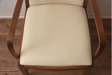 在庫未使用品　IDC大塚家具　バロッサバレンティ(VARO,S.A. VALENTI)　2594/00　革アイボリー　アームチェア(椅子、ダイニングチェア)(定価約25万円)(R-041875)